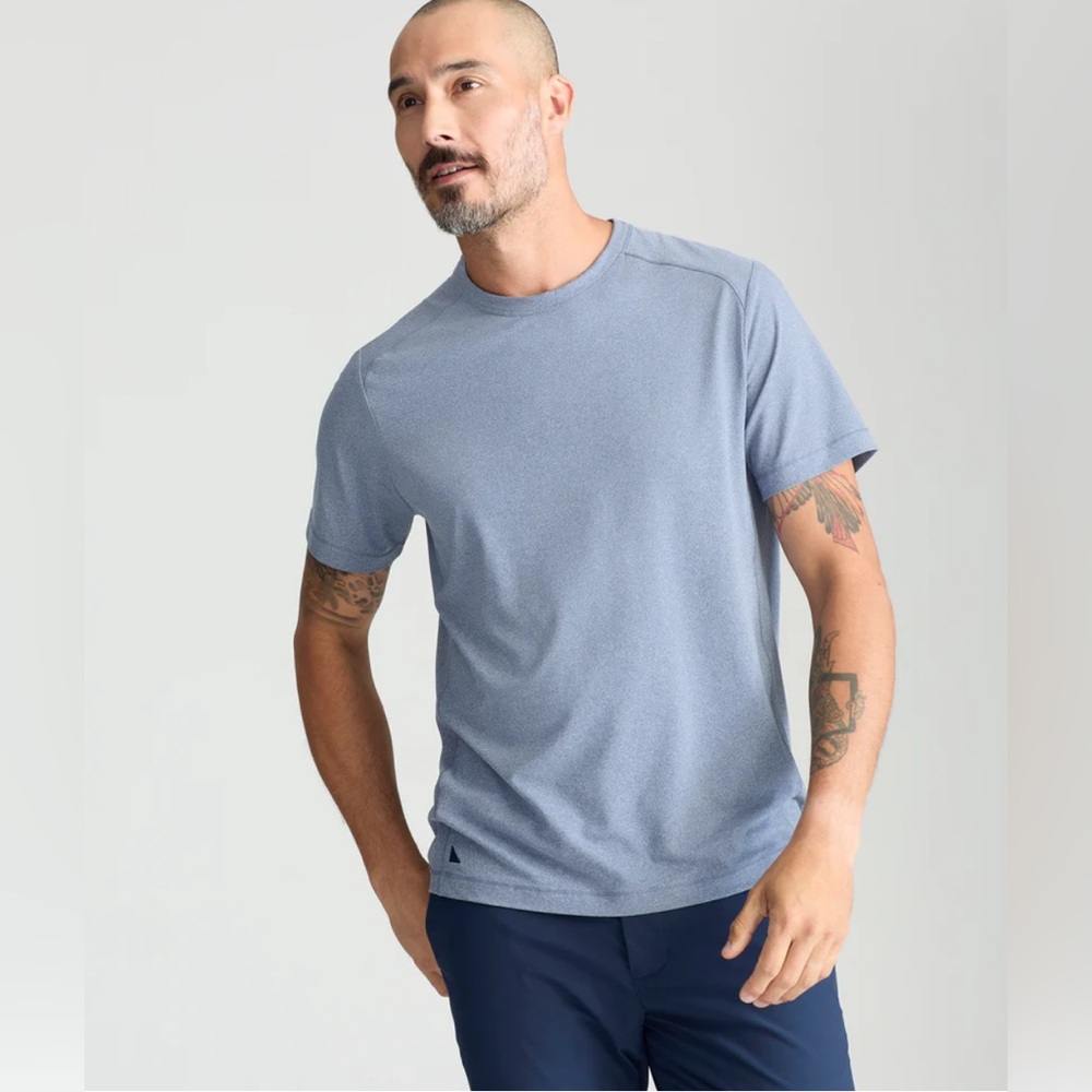 UNTUCKit Light Blue Short Sleeve Crewneck Tee. Large